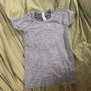 lululemon athletica Heather Gray Short Sleeve Tee